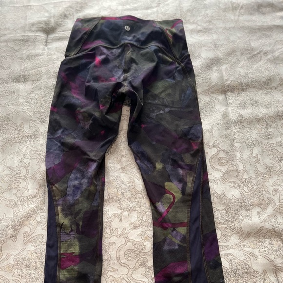 Lululemon Train Times 7/8 tights - Picture 2 of 3